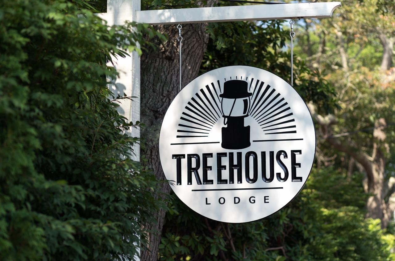 Treehouse Lodge Woods Hole Extérieur photo